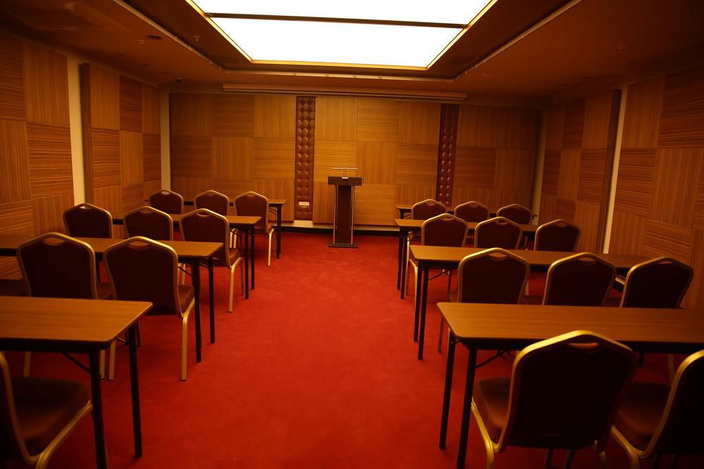 Atasehir Palace Hotel & Conference Stambuł Zewnętrze zdjęcie